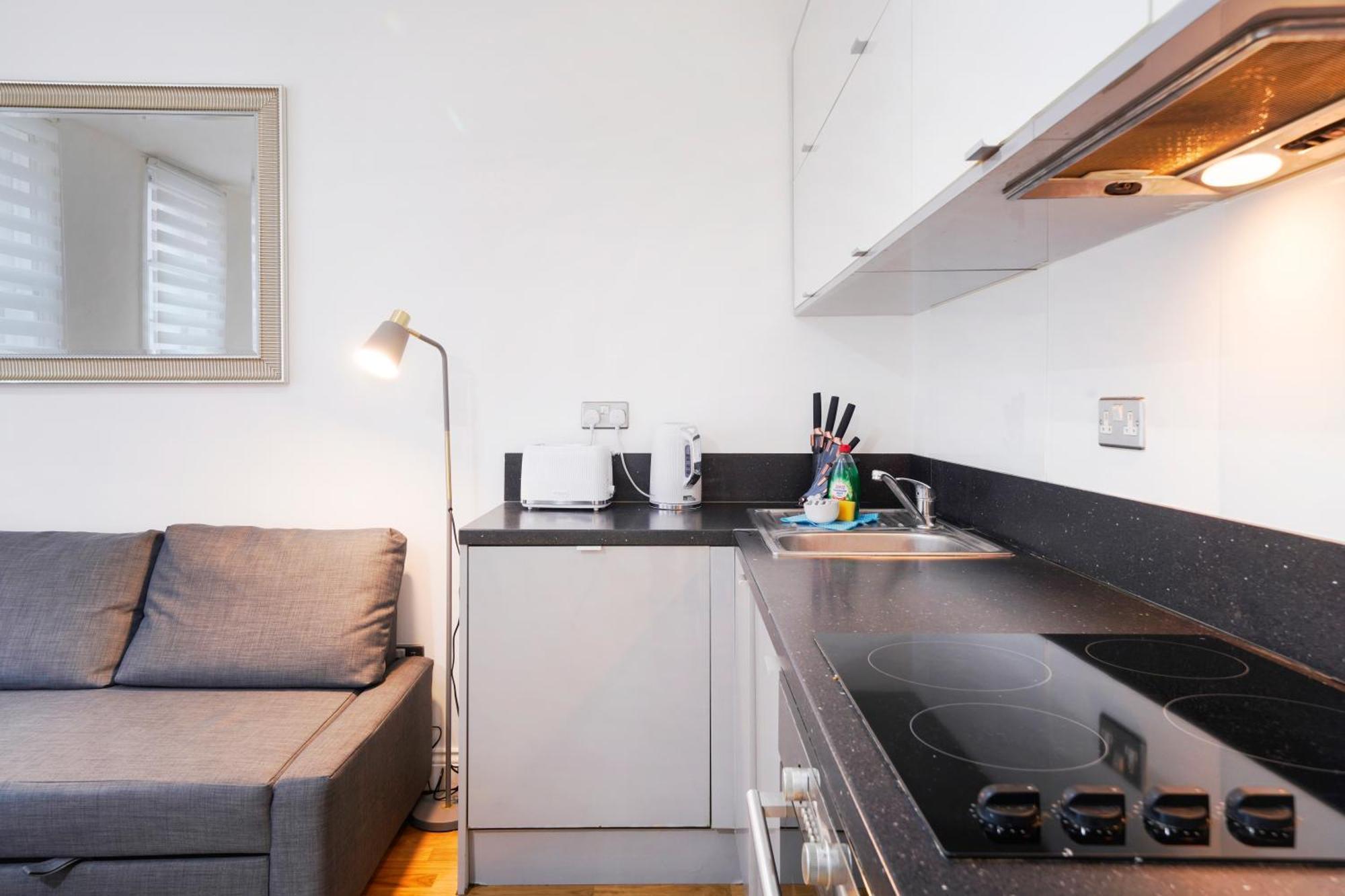 Apt 1, Soho Apartments 1St Floor By Indigo Flats Londres Extérieur photo