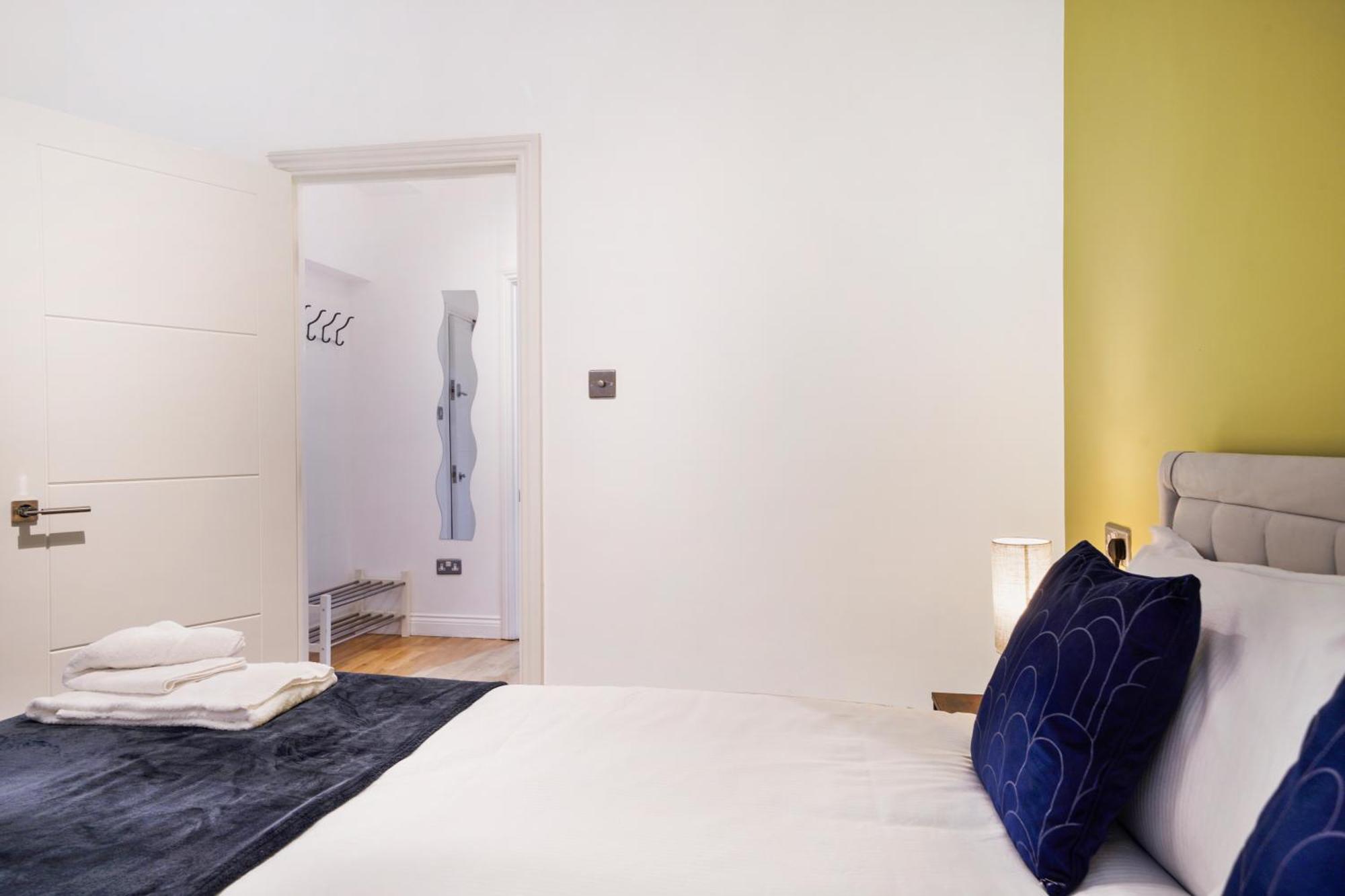 Apt 1, Soho Apartments 1St Floor By Indigo Flats Londres Extérieur photo