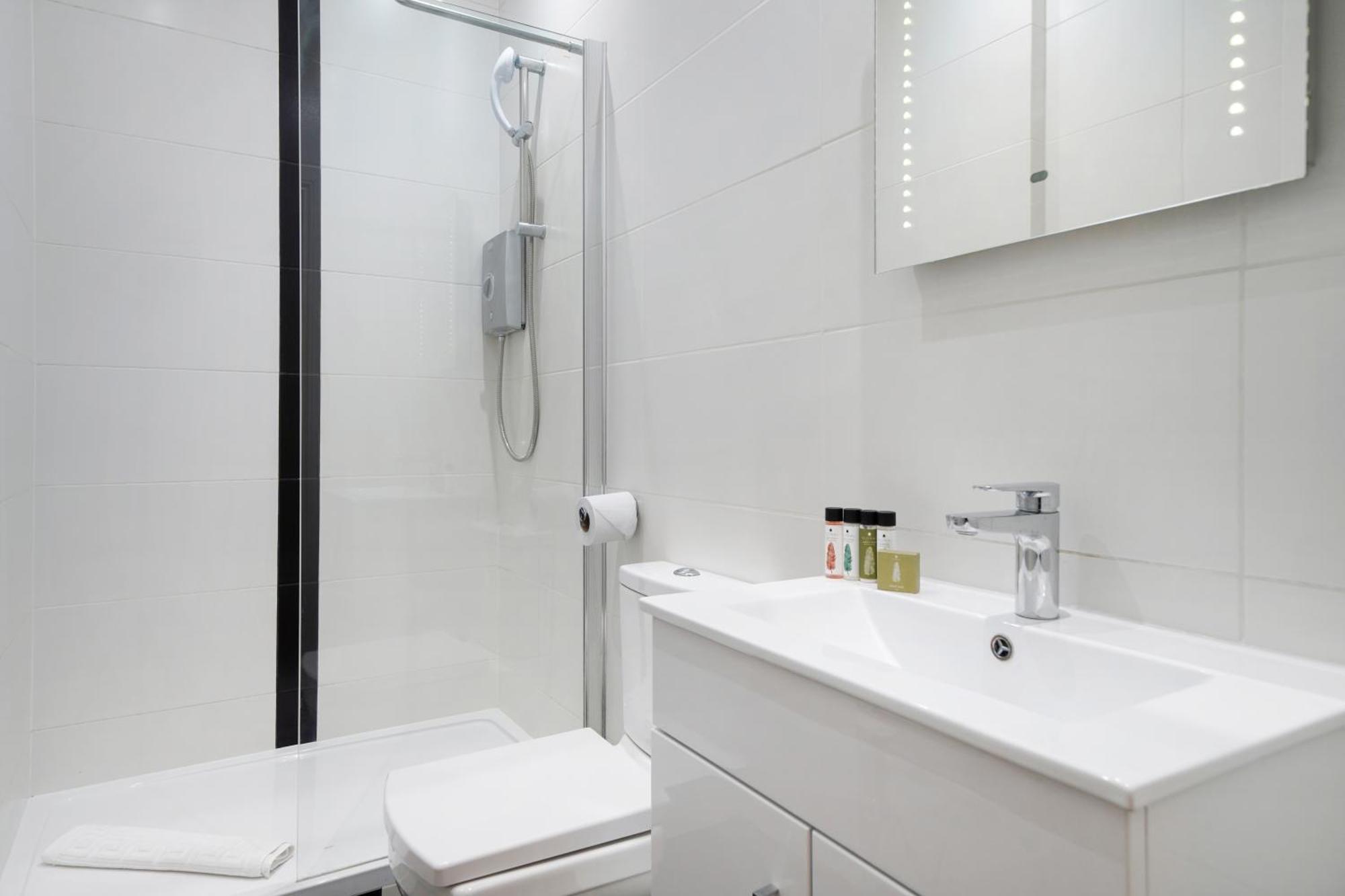 Apt 1, Soho Apartments 1St Floor By Indigo Flats Londres Extérieur photo